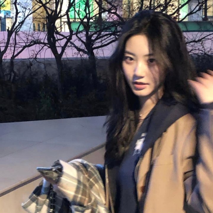 弱比少男闯女校